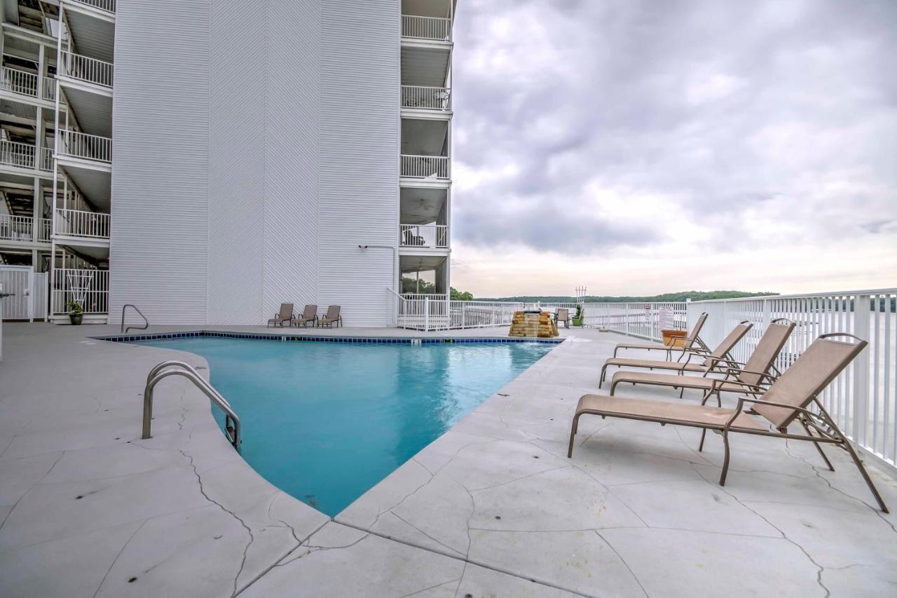 Lakefront Osage Beach Condo With Pool And Water Views! المظهر الخارجي الصورة